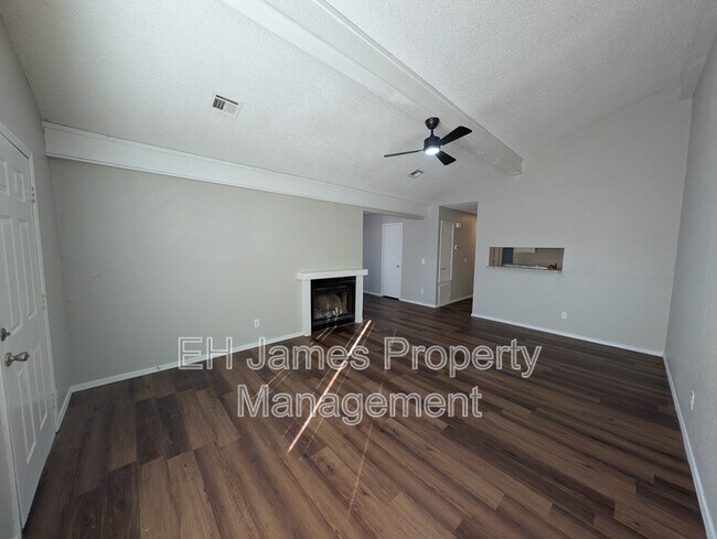 Building Photo - 11031 E 14th Ct