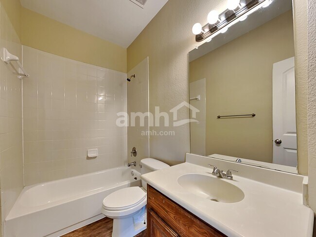 Building Photo - 213 Rawhide St