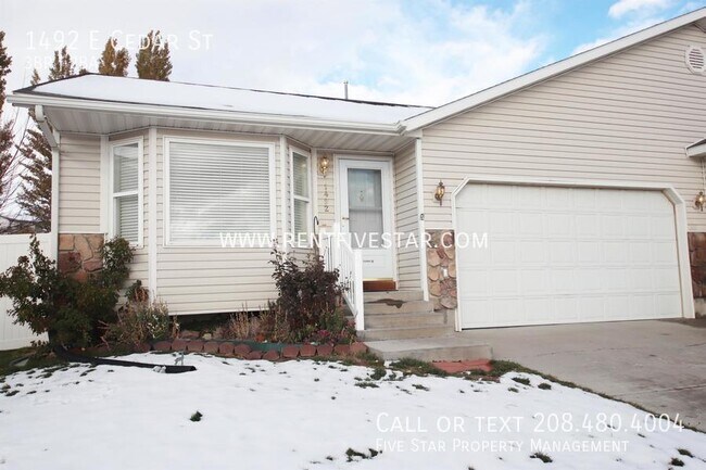 Primary Photo - Beautiful Home Available in Central Pocate...