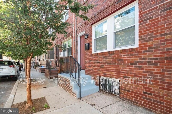 Building Photo - 928 Dudley St