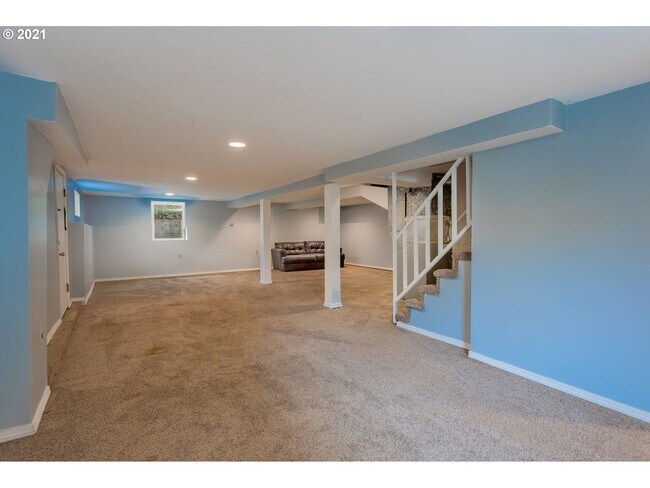 Building Photo - 2 bedroom 2 bath Woodlawn Bungalow-Full finished basement!