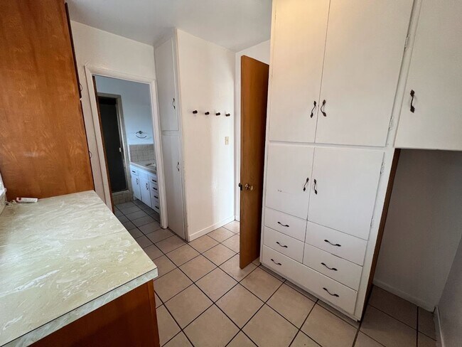 Building Photo - Reedley Country Home For rent