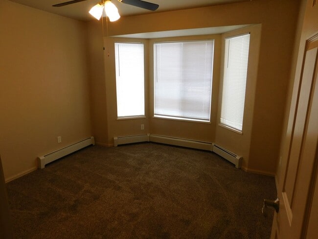 Building Photo - NEW CARPET