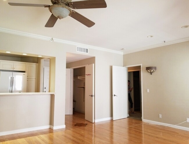 Building Photo - $2595. Marina District upgraded 1bd 1ba with balcony 735 sq ft