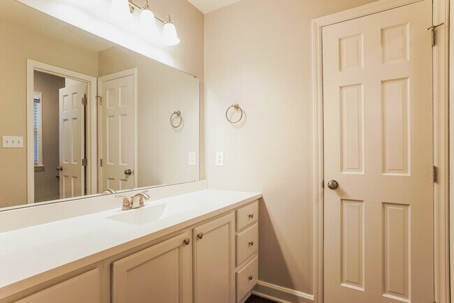 Building Photo - 4813 Draper Rd