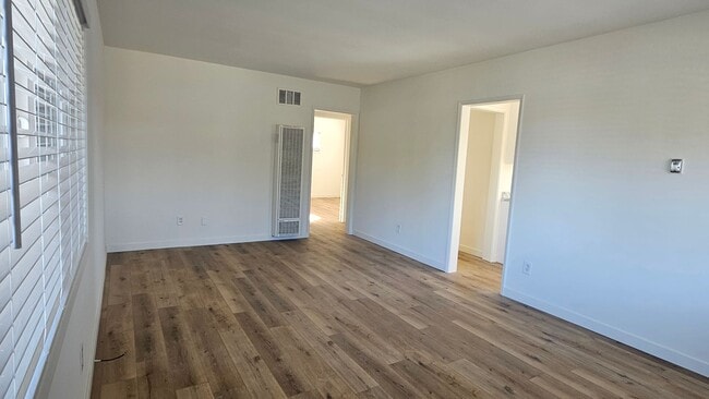 Building Photo - 210901