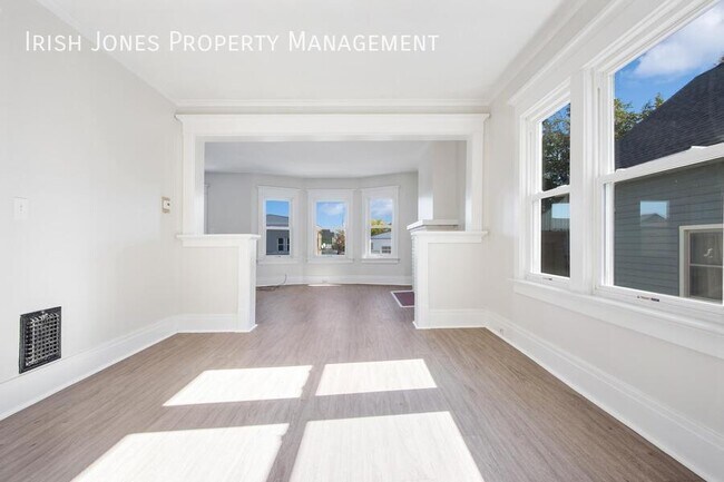 Building Photo - 2518 Delaware Ave