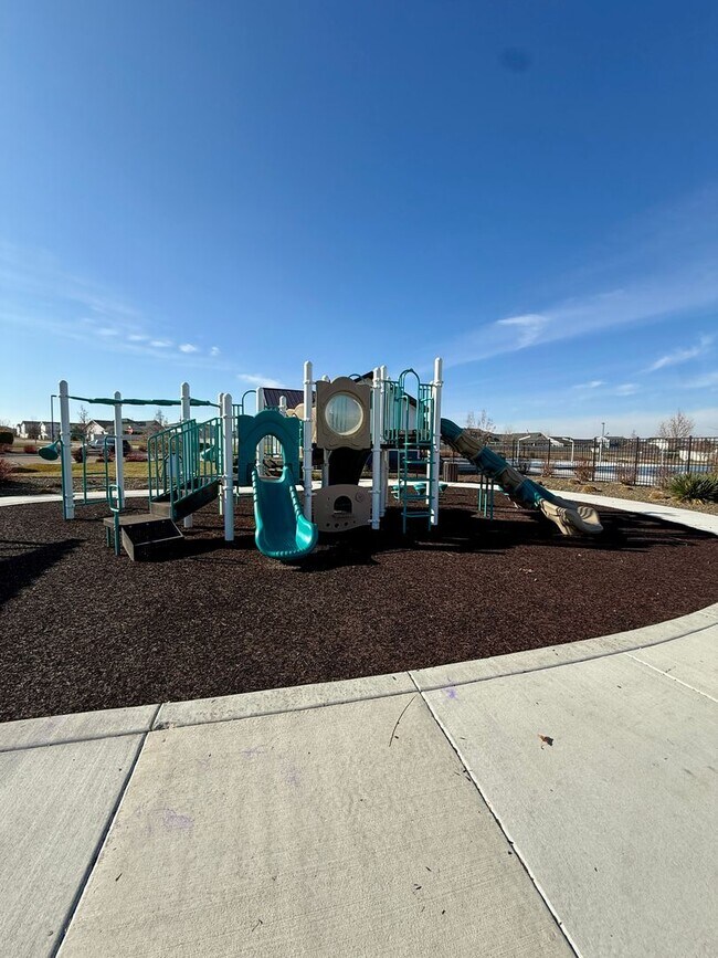 Building Photo - Welcome to this stunning newer home located in the vibrant city of Nampa, ID