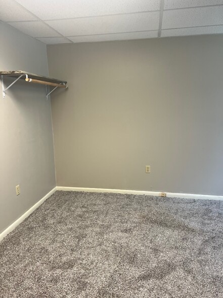 Building Photo - 410 Hillview Plz