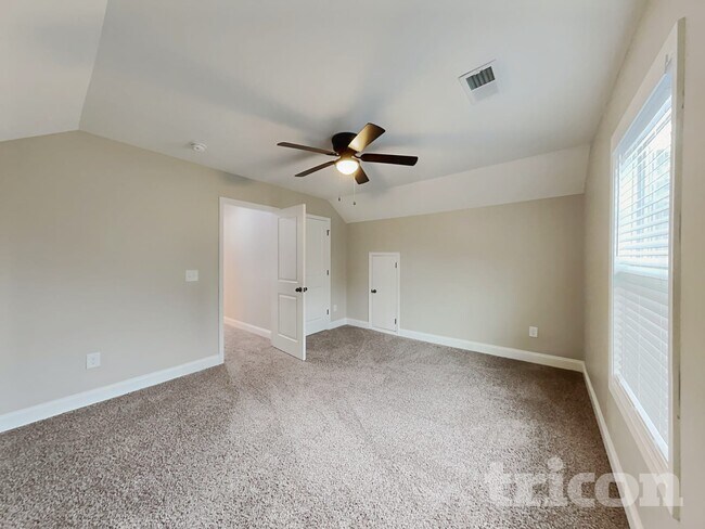 Building Photo - 19 Bloomwood Heights