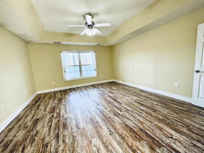 Building Photo - 932 Eaglet Cir