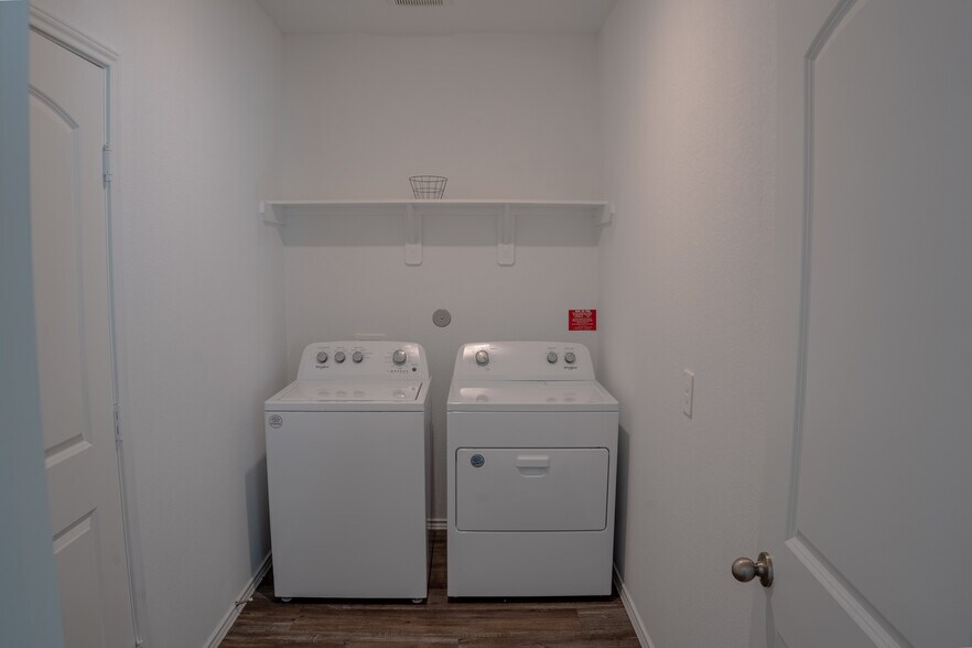 Building Photo - 5746 Hampton Valley Dr