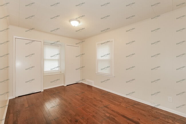Building Photo - 5024 Glenside Dr