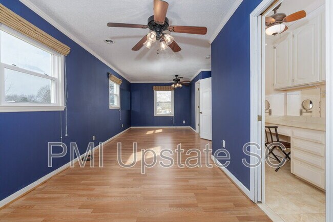 Building Photo - 103 Avondale Dr