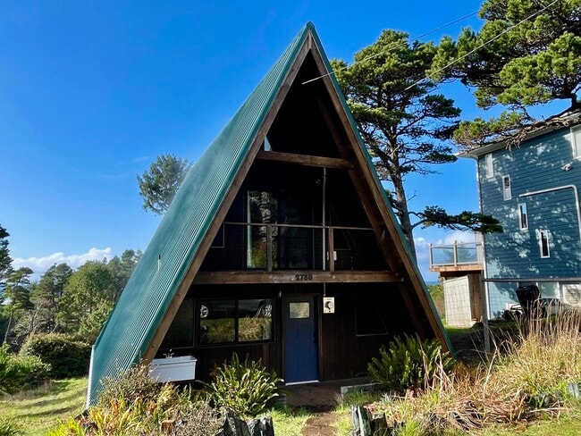 Building Photo - 2780 SW Breakers Dr