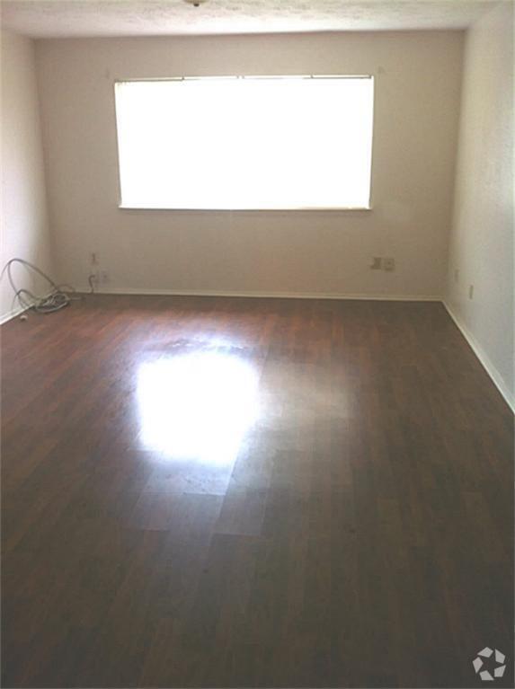Building Photo - 2530 Edgedale Dr