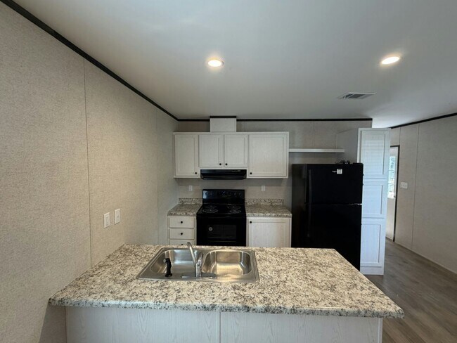 Building Photo - 131 Lakeside Garden Cir