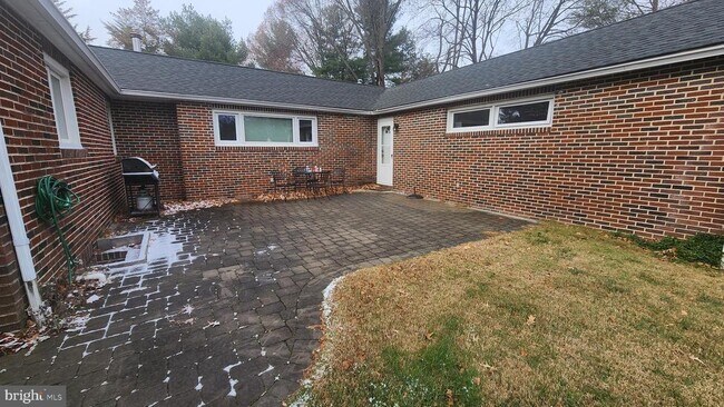 Building Photo - 211 University Blvd