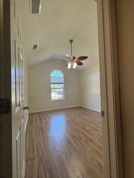 Building Photo - 3802 Notre Dame Cir