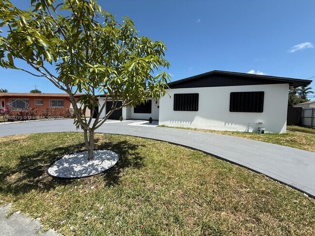 Primary Photo - 15711 SW 106th Ave