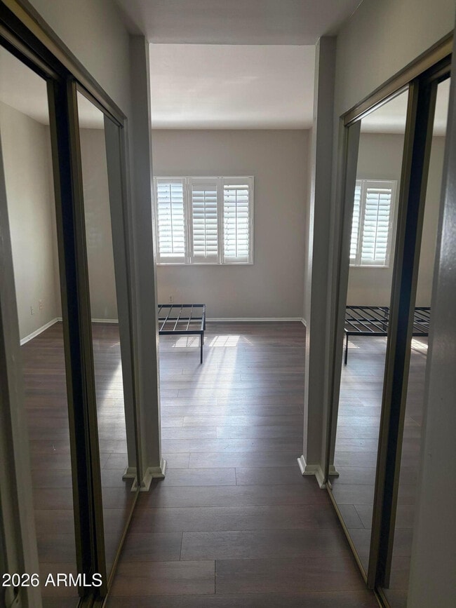 Building Photo - 930 N Mesa Dr