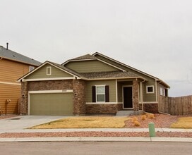 Building Photo - 6 Bed/3 Bath Rancher Close to to the North Side Hospitals