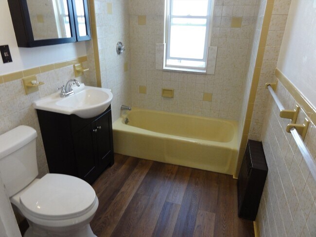 Building Photo - 130 Vernal St