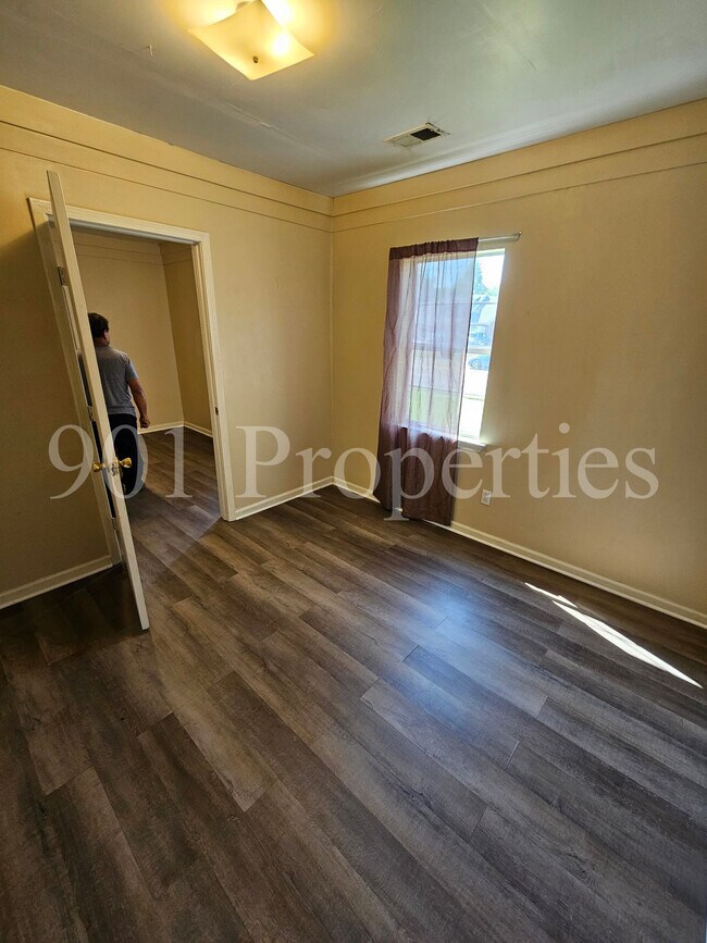 Building Photo - 9018 Moss Point Dr