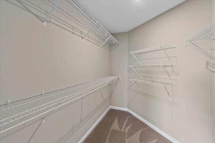 Building Photo - 610 Foxhill Dr