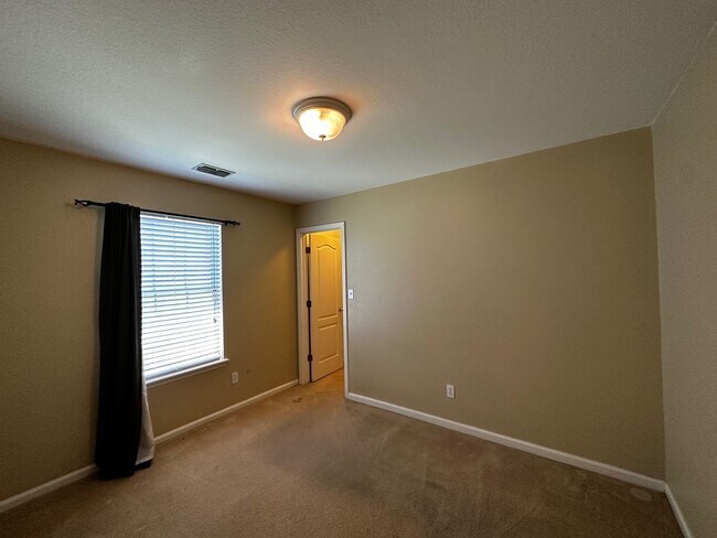 Building Photo - 1141 High Meadow Dr