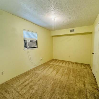 Building Photo - Beaumont 25th