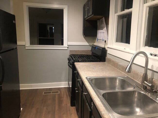 Kitchen - 2098 Cowden Ave