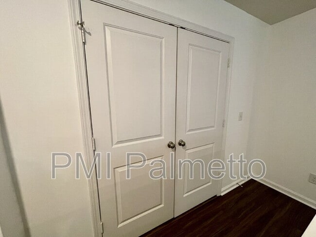 Building Photo - 341 Liliana Dr