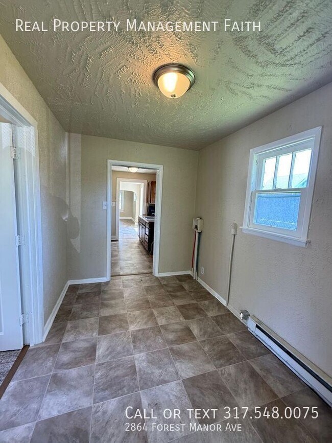Building Photo - 2864 Forest Manor Ave