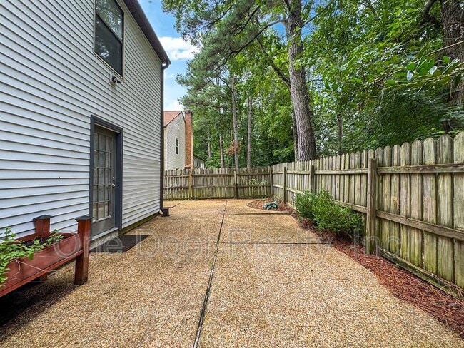 Building Photo - 285 Merrimac Trail