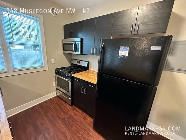 Building Photo - 948 Muskegon Ave NW