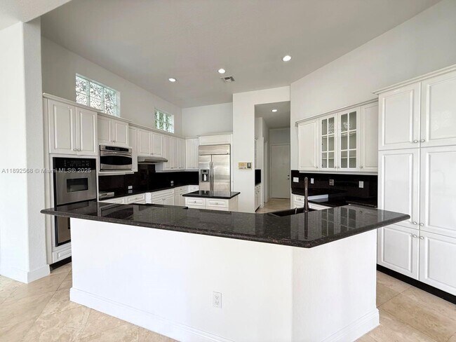 Building Photo - 996 Sanibel Dr
