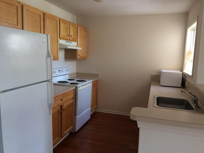 Building Photo - 2882 Barclay Way