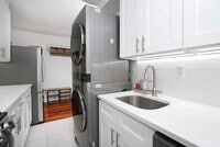 Building Photo - 3038 Kingsbridge Terrace