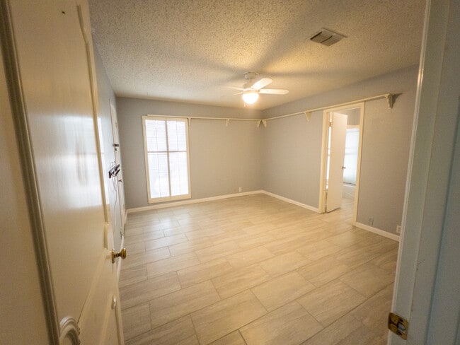 Building Photo - 2405 Stutz Pl