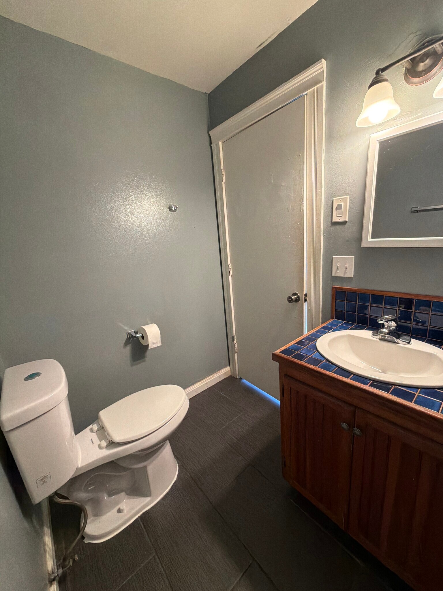 Building Photo - 430 S Holladay Dr