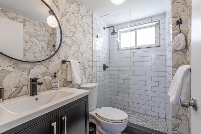 Building Photo - 9101 E Bay Harbor Dr