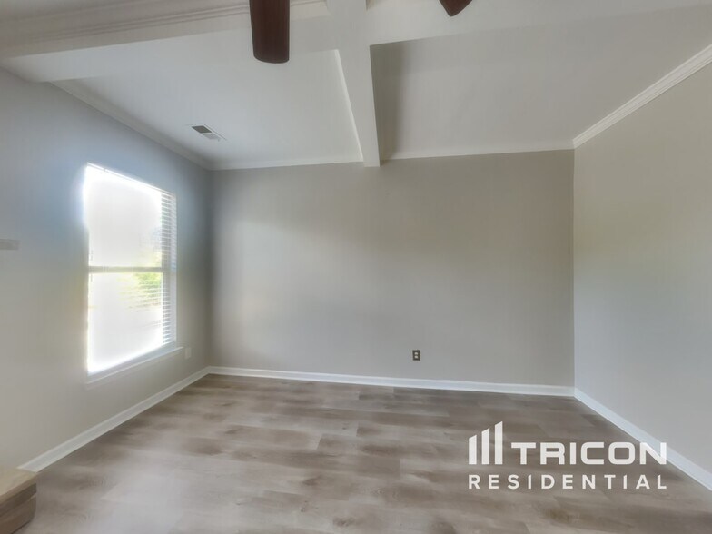 Building Photo - 409 Akers Dr