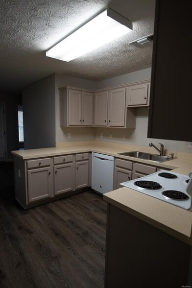 Building Photo - 325 James Dr