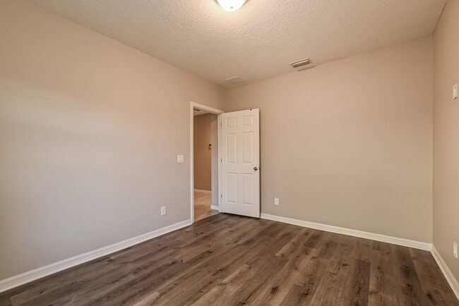 Building Photo - 9808 Kinmore Dr