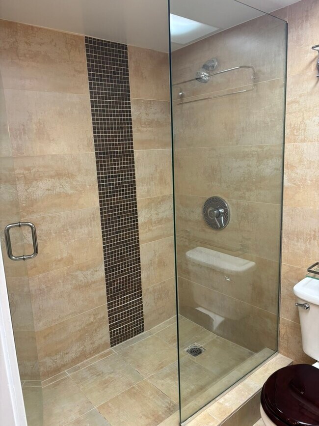 Building Photo - 12217 Rochester Ave