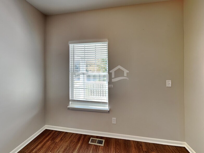 Building Photo - 204 Stearn Dr