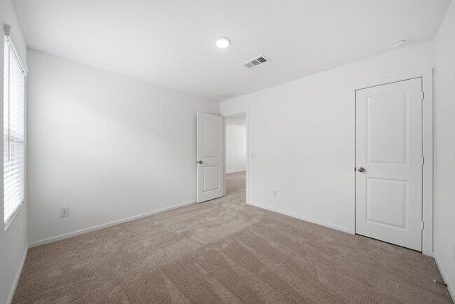 Building Photo - 10731 Sora Dr