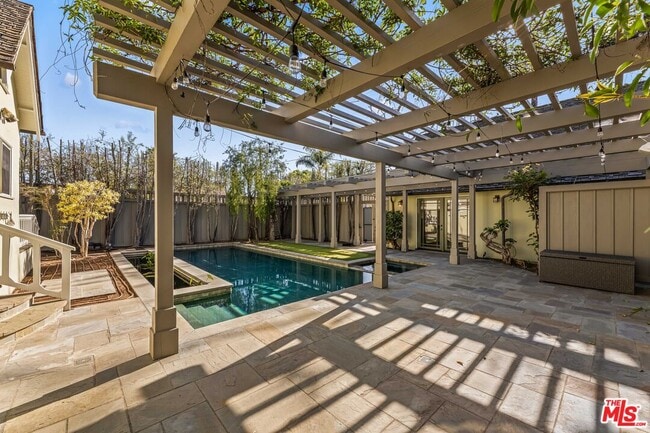 Building Photo - 602 11th St