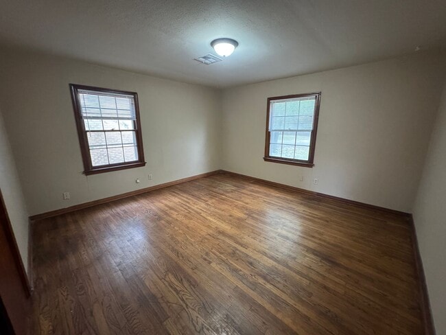 Building Photo - 3 bed 1 bath in Norman!